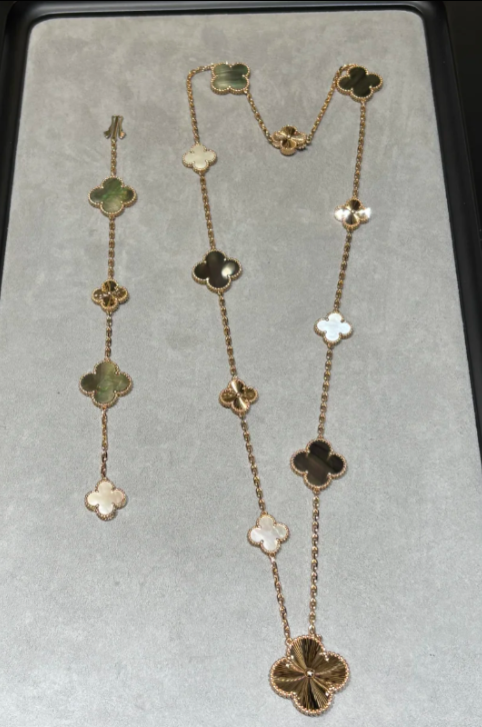 [⭐Spark]DETACHABLE CLOVER 15(11+4) FLOWER SILVER NECKLACE SET